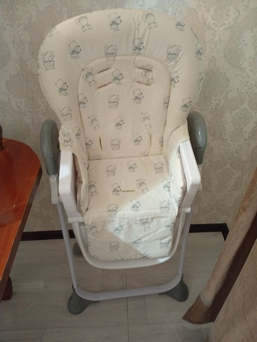 Коляска и стол обеденный