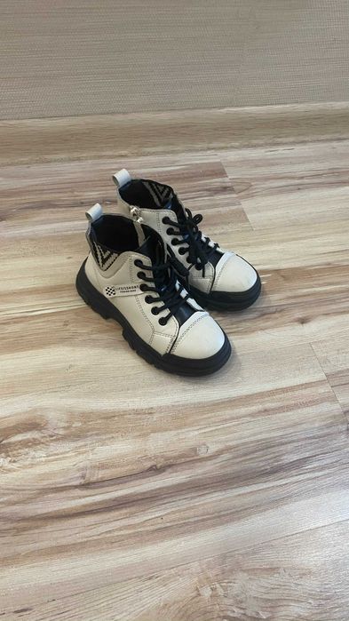 Продам ботиночки осень для девочки р.31