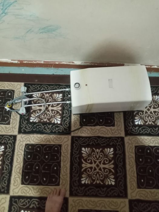 Продаётся мини аристон советский,, электрический  рабочи нормальный со