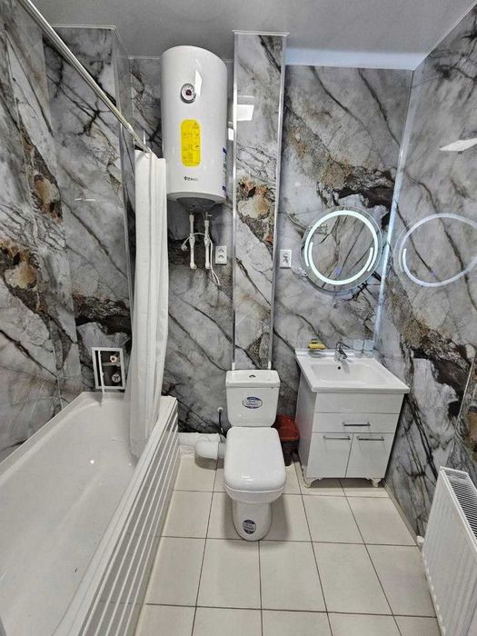 2 хоналик квартира 2 кават кирпичный дом, 6 микр, заправка