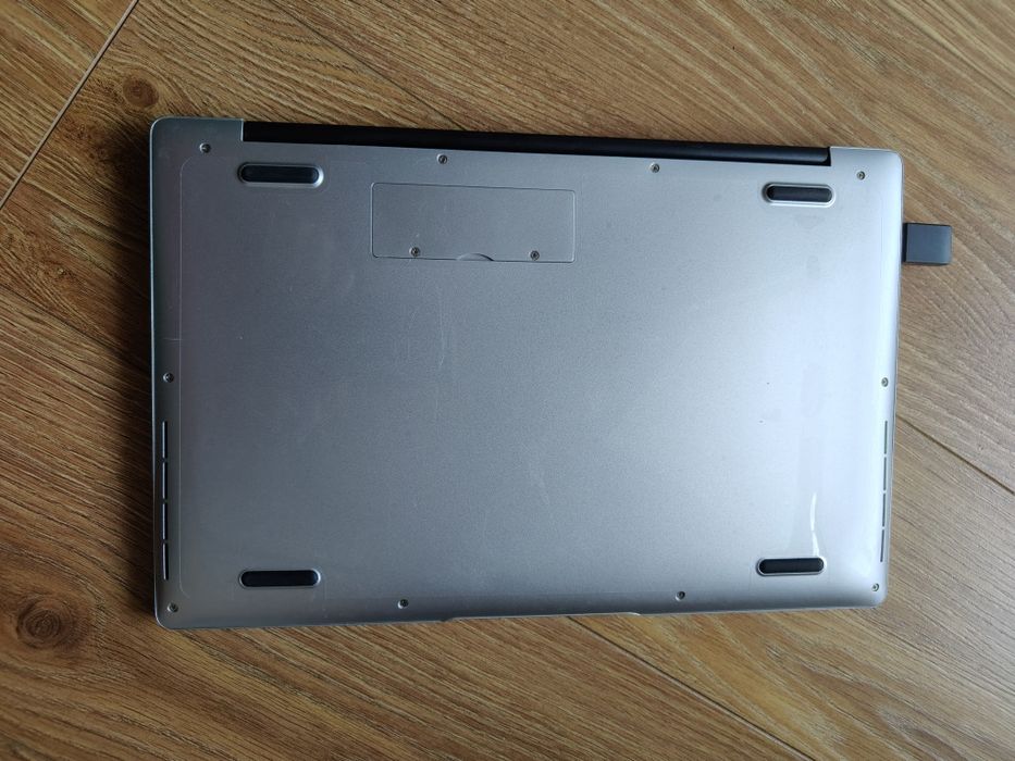 Laptop cu specificații de top 512 GB 16 GB ram
