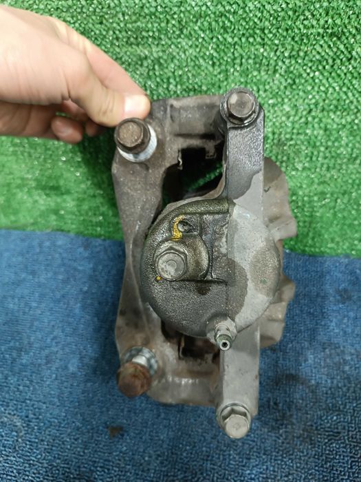 суппорт тормозной передний  Previa Estima 2006г-2015г