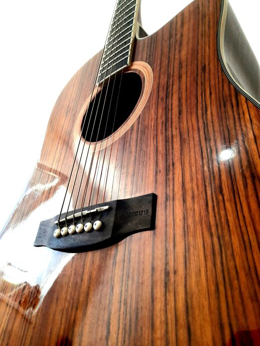 Akustik gitara sotiladi Oriental Cherry!