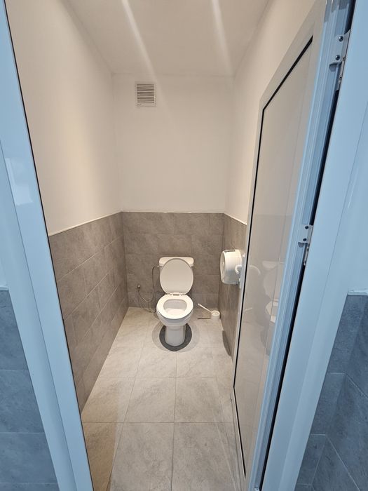 Дава се под наем Магазин в Кърджали, Боровец - 250 кв.м за 816 € - Снимка #8