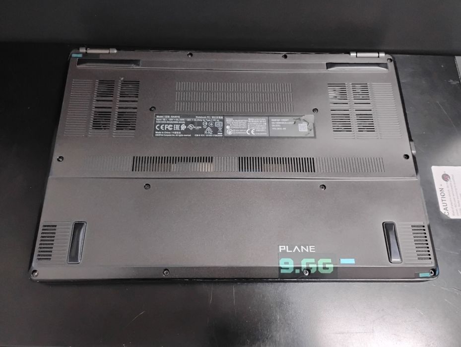 Laptop Asus - carcasă Zephyrus G14