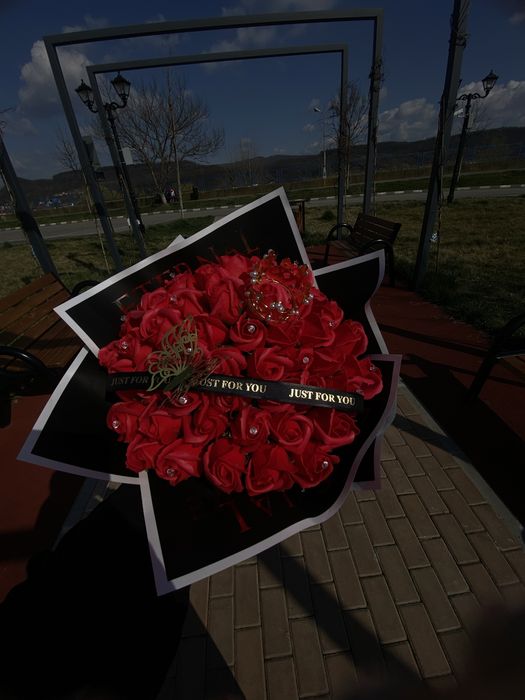 buchet trandafiri de sapun pentru iubitoarele de rosu