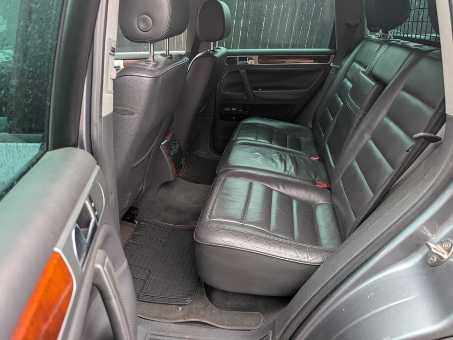 Dezmembrez(vând)VW touareg 2.5 TDi an 2004