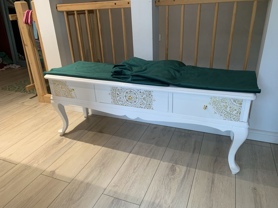 Comoda sau bancuta reconditionata din lemn masiv