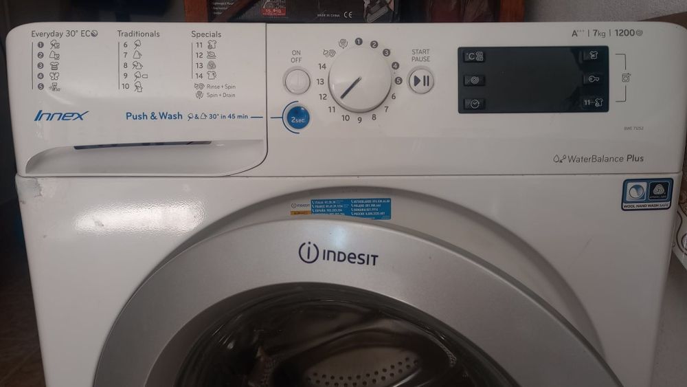 Mașină de spălat rufe Indesit