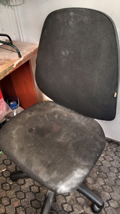 Кресло сотилади.