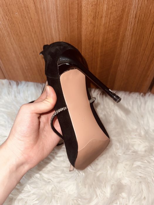 Каблуки черныес старзами