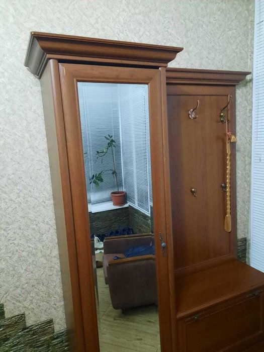 Шкаф в прихожую с зеркалом б/у