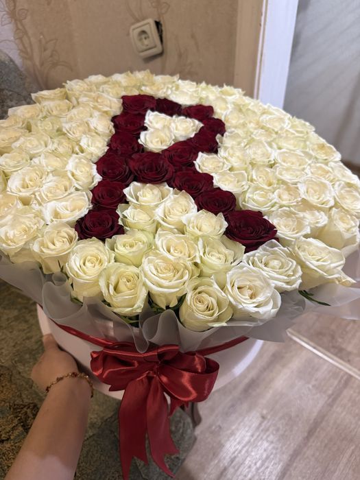 Цветы с инициалами.