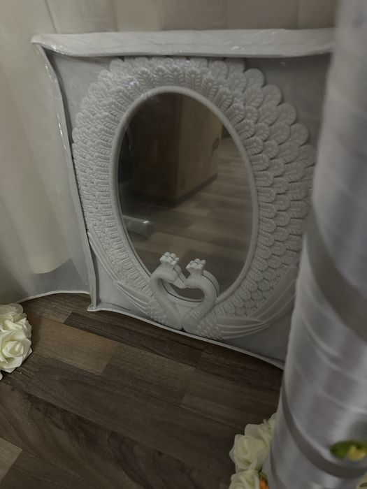 Oglinda mire si mireasa