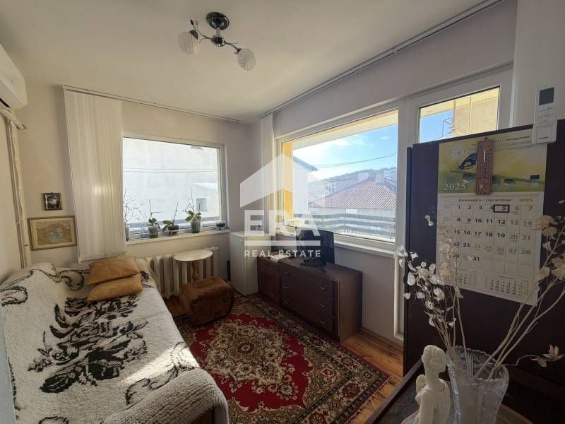 ЕКСКЛУЗИВНО!Фамилна четириетажна къща с отличен  инвестиционен потенци