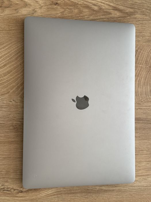 MacBook Pro 15" i7 16GB 256GB 2018г.