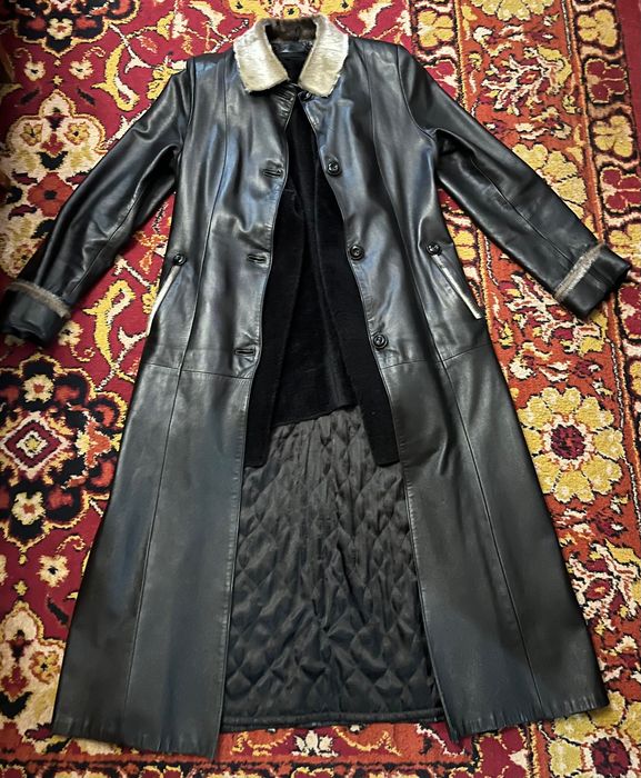 Продается жен. плащ из натуральной кожи с мехом, утепленный. ДЕШЕВО!