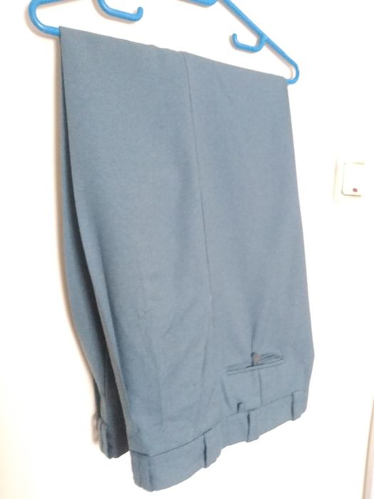 Pantaloni barbati, foarte moderni modele si marimi diferite.