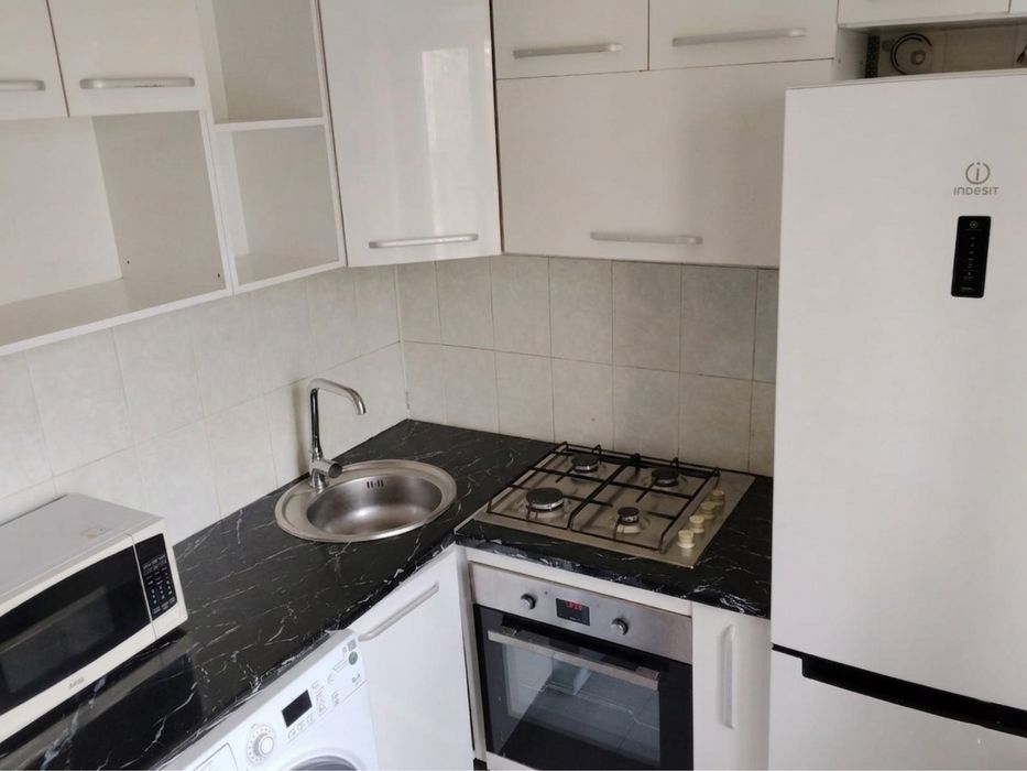 Продам 1 комнатную квартиру в хорошей локации. мкр. Орбита-4