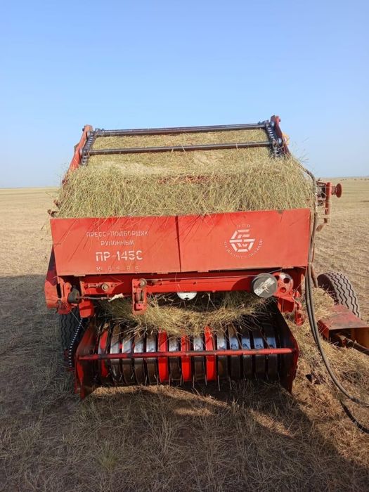 Пресс подборщик рулонщик рулон