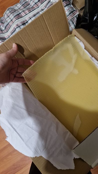 Продам вощину натуральную Дадан