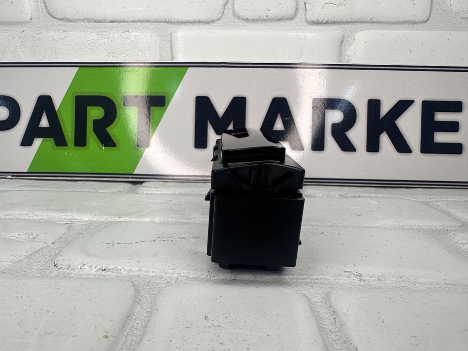 Бутон аварийни светлини AUDI Q4 E-TRON 85E925301P