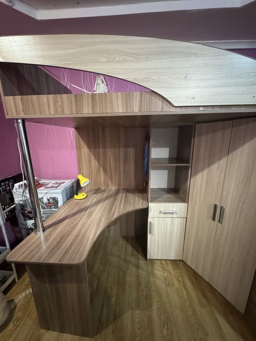 Детская стенка друхярустная кровать, шках, стол