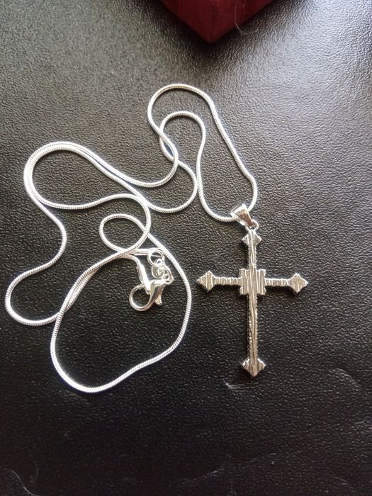 Дамско колие с кръст