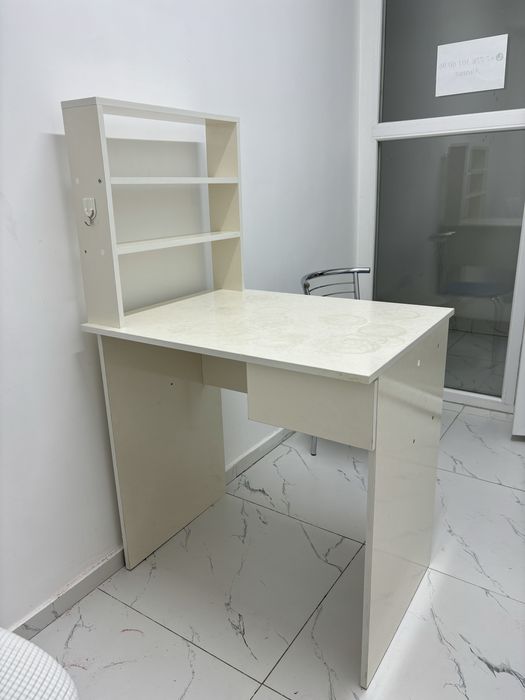 Маникюрный стол, стол для маникюра