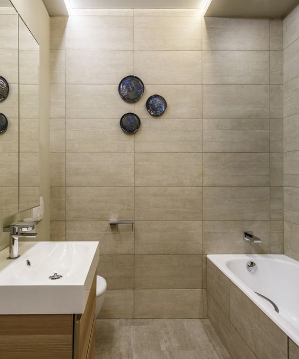 Профессиональный кафельщик с 24 годами опыта