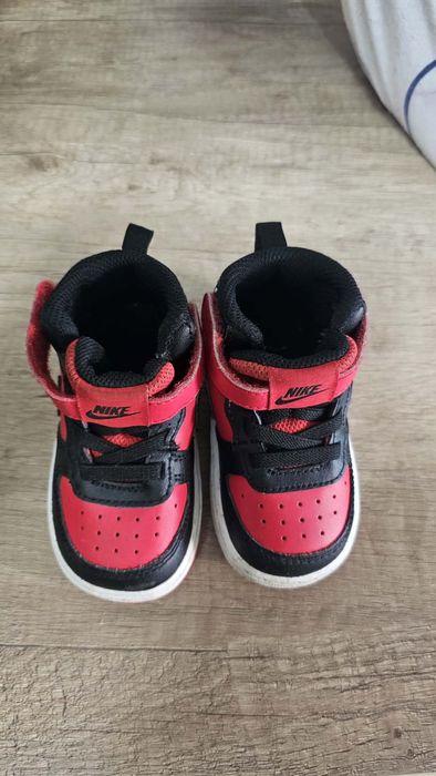 Ghetuțe bebeluși Nike roșii mărimea 21