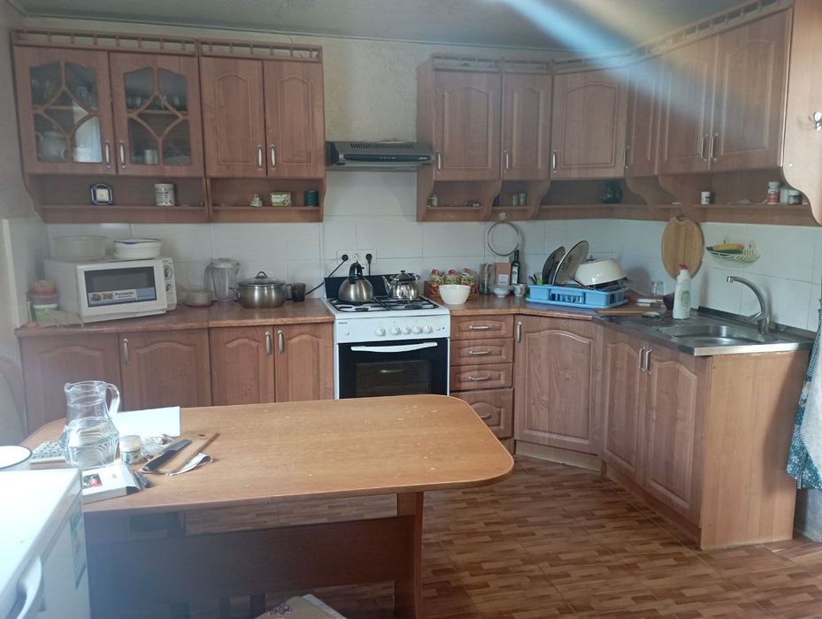 Кухонный гарнитур с мойкой