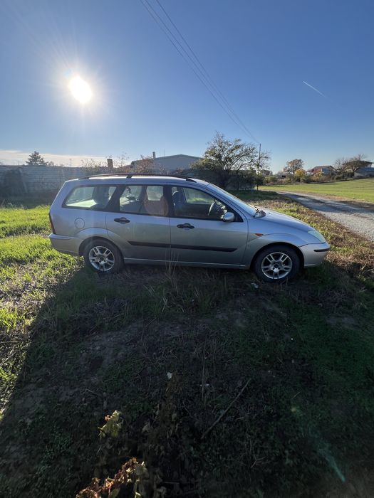 Vand ford focus pentru dezmembrat