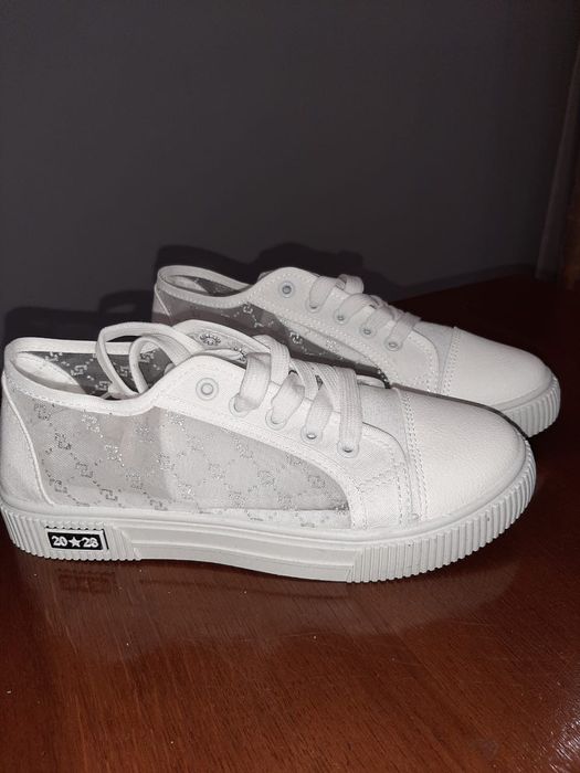 Кроссовки новые размер 36