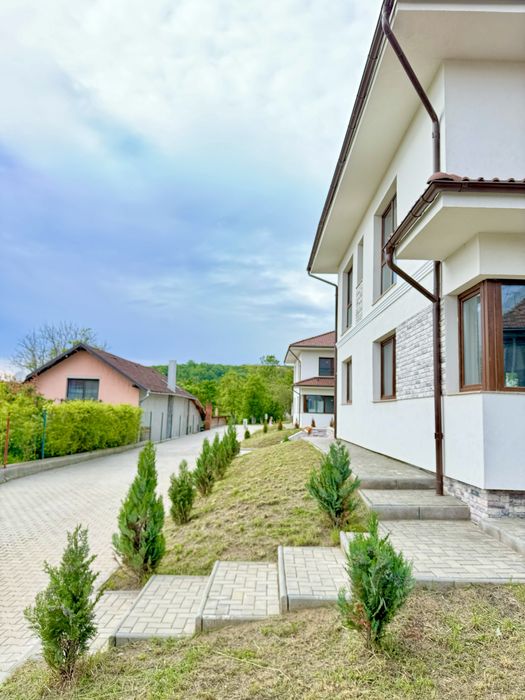 COMISION “0”Case unifamiliale in miniansamblu de 3 case! 275000€