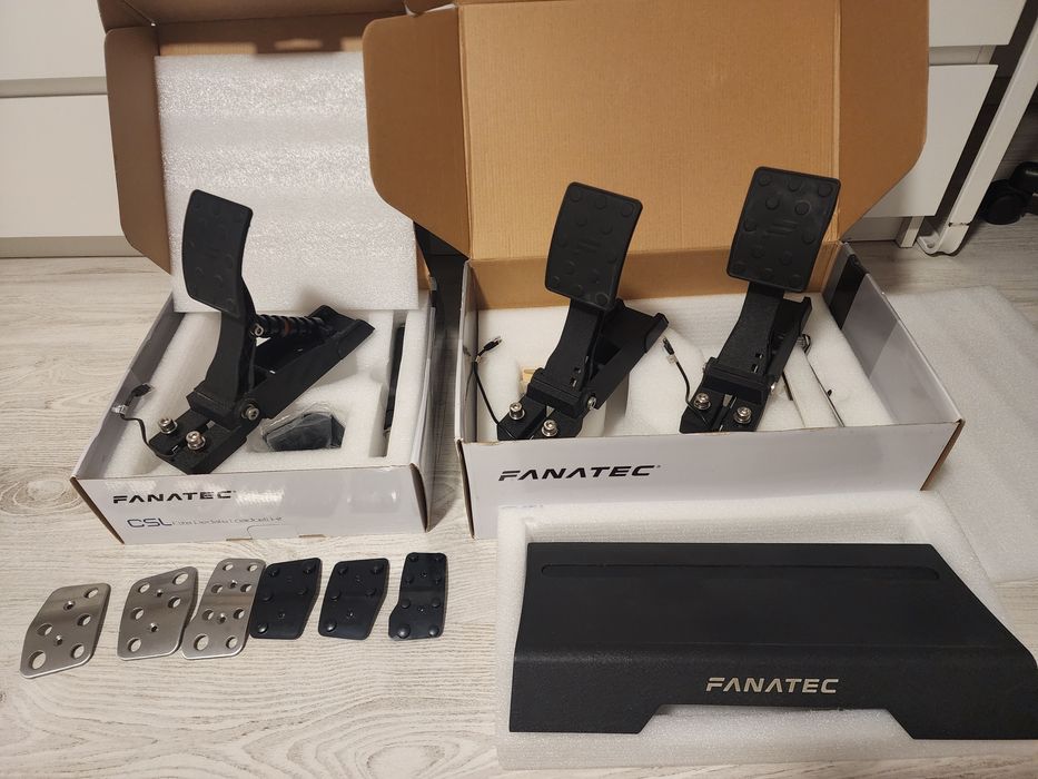 Kit bază, volan și pedale Fanatec CSL Elite pt PlayStation și PC