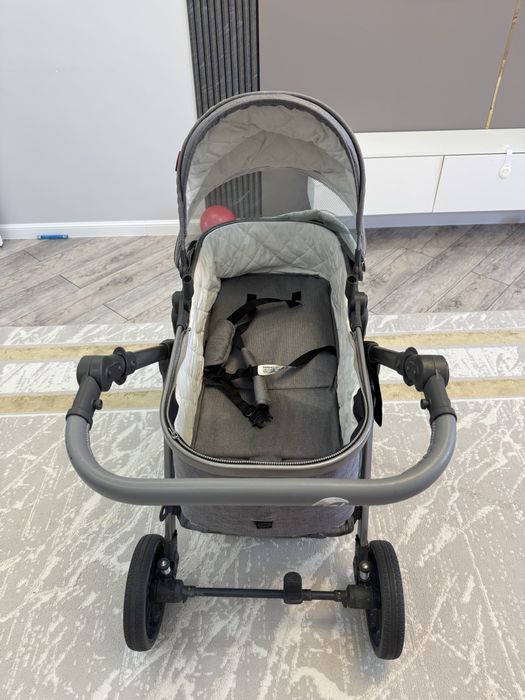 Продам срочно универсальную коляску