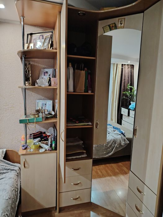 Продам  угловой шкаф