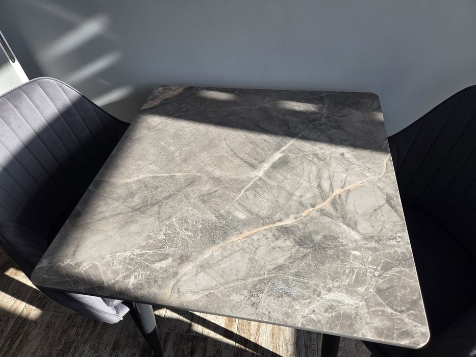 Трапезна маса от мрамор