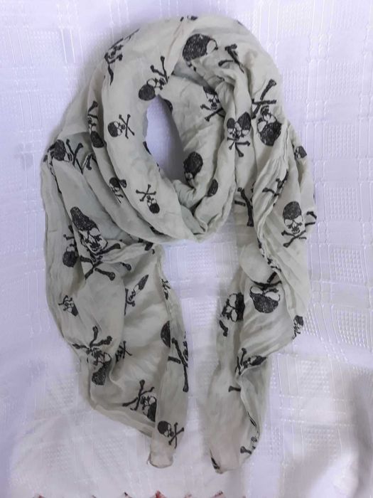 Шалове с черепи, 3 бр за общо 6лв, лято/есен