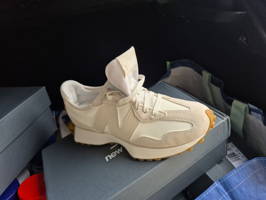New balance 327 .