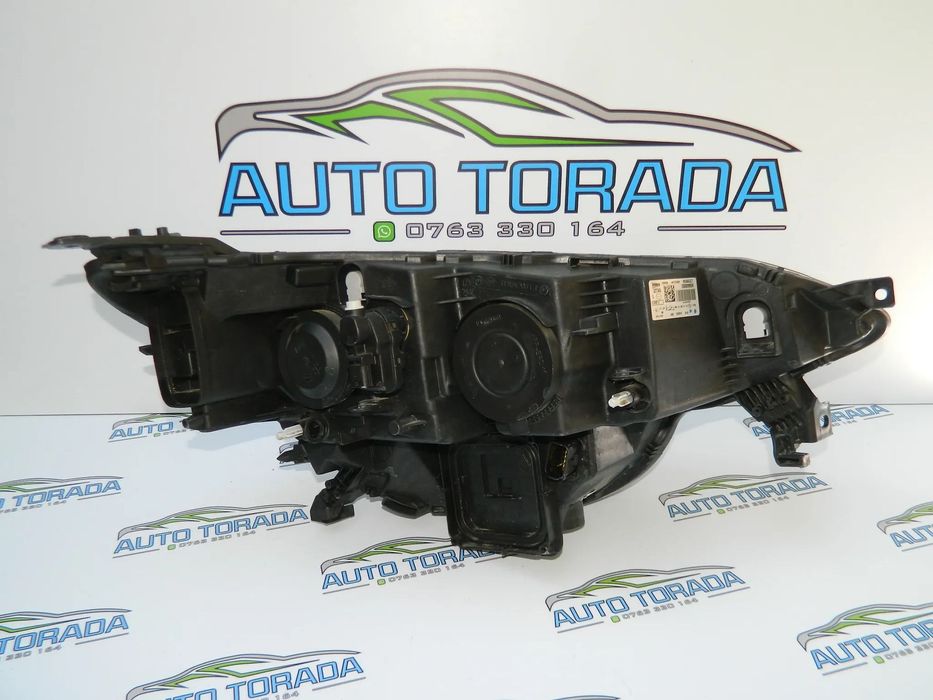 Far stanga cu lupa Renault Megane 4 an 2021 2022 2023 cod 260609985R