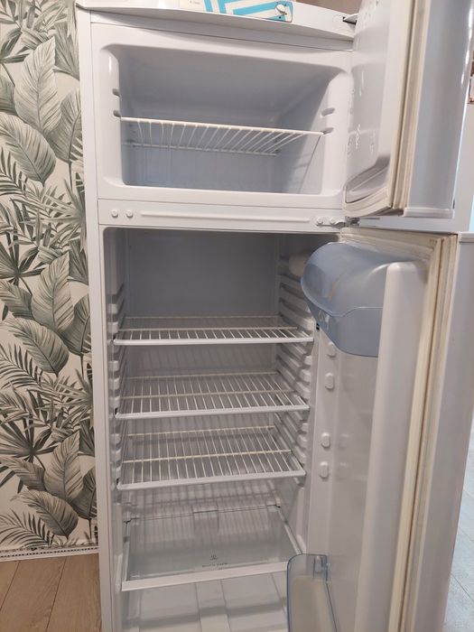 Продаётся холодильник Индезит