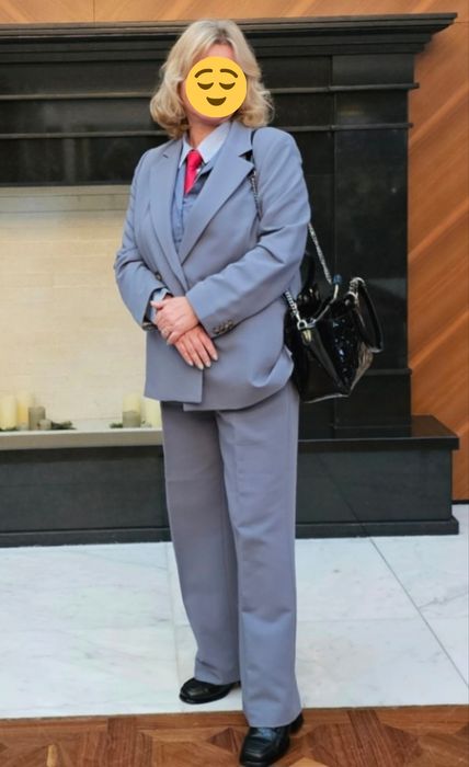 Дамски костюм - сако и панталон