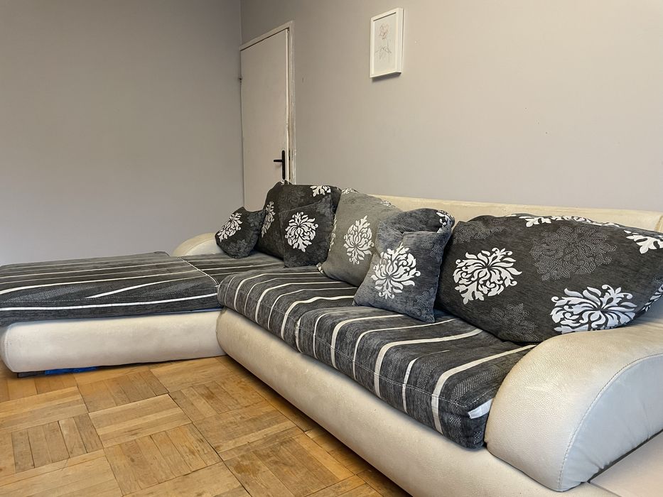 Голям Диван с лежанка в добро състояние