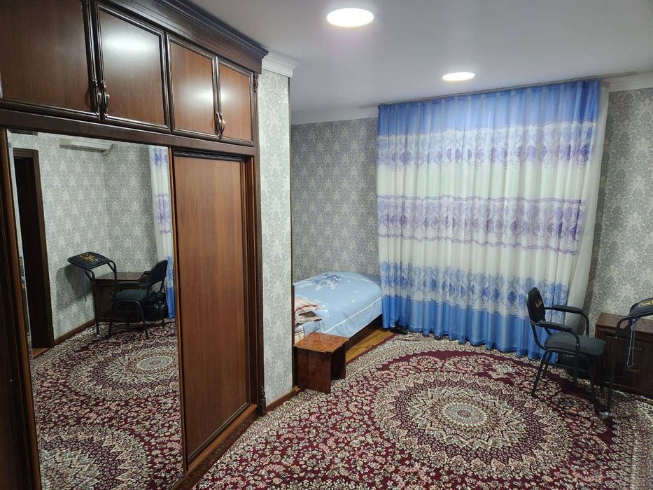 Dom sotiladi 4 hona 2 ta sanuzel 9 etaj 7 etaji