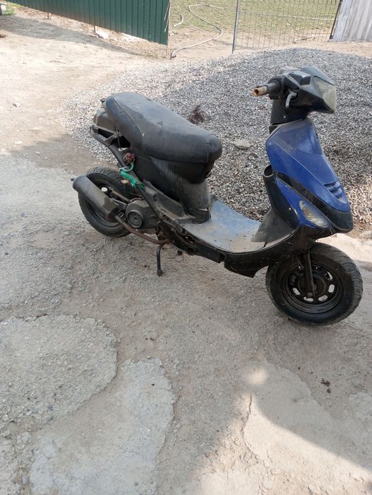 Skuter sotiladi benzinli