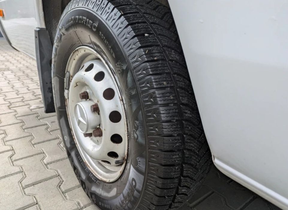 Продавам товарен бус Mercedes-Benz Sprinter 313 CDI двигател OM 611 (2.2 CDI) 2004 г., реални километри, като НОВ!!!