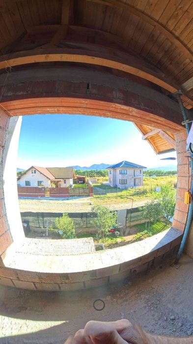 Casă + anexă locuibilă în curte