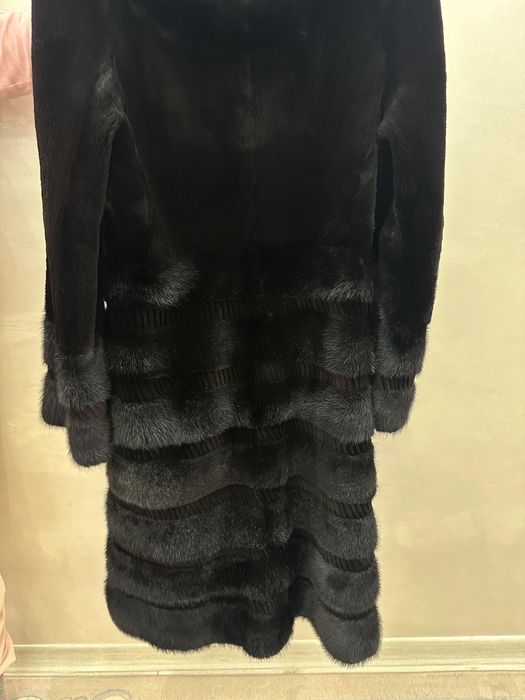 Продам норковую шубу с капюшоном